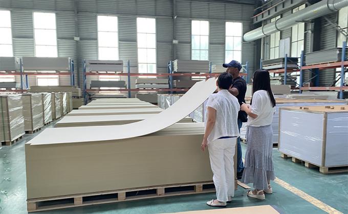 SPC-Wandplatte 600*2440*4mm Wasserdichtes Steinglas Kunststoff nahtloses Marmorblech Integriertes Wandplatte Für Hotelbad Innendekoration 12