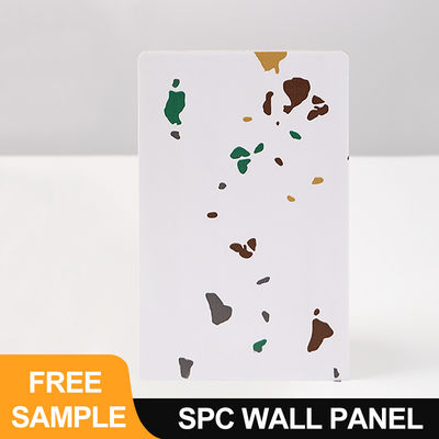 SPC-Wandplatte 600*2440*4mm Wasserdichtes Steinglas Kunststoff Umweltschonendes Holzkorn Nahtloses Schließen Innendekorationsbrett